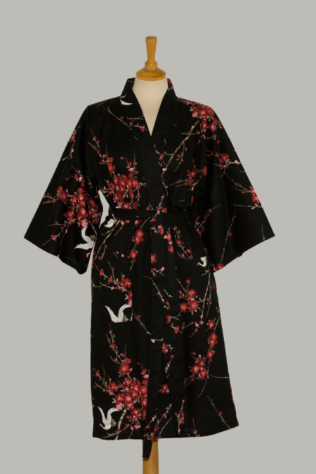 sort kimono Crane with Cherry Blossom, 3/4 lang, sort udført i 100% bomuld