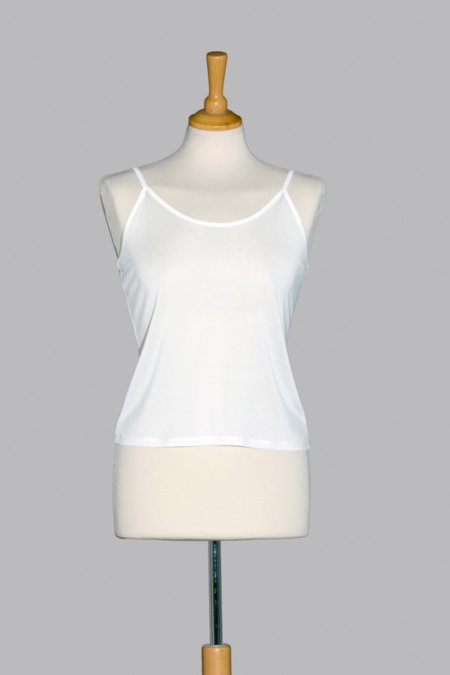 Skøn camisole (strop undertrøje) i 100% silke, let og behagelig, føres i sort og hvid