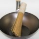 wok gryde, fladbundet til komfur og induktion, med træhåndtag