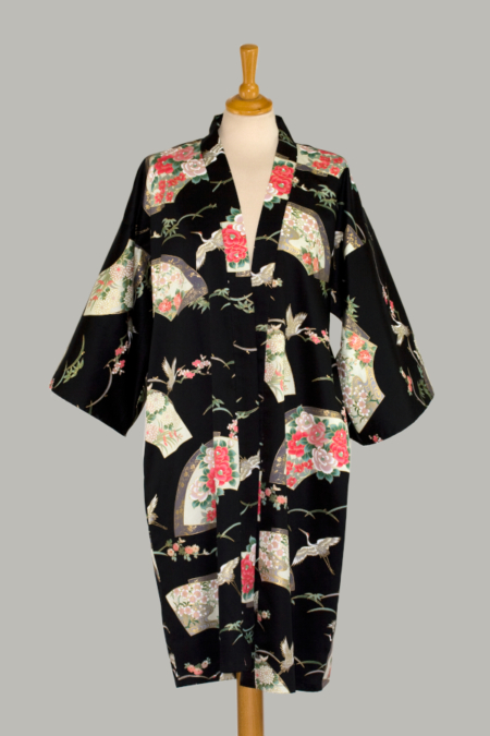 sort kimono Crane Senmen-Ni-Tsuru, 3/4 lang, udført i 100% bomuldssatin