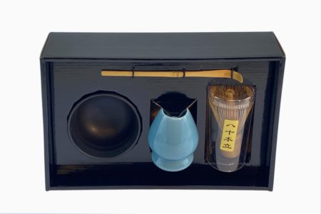 Matcha te sæt med alle ingredienser til klassisk japansk te ceremoni