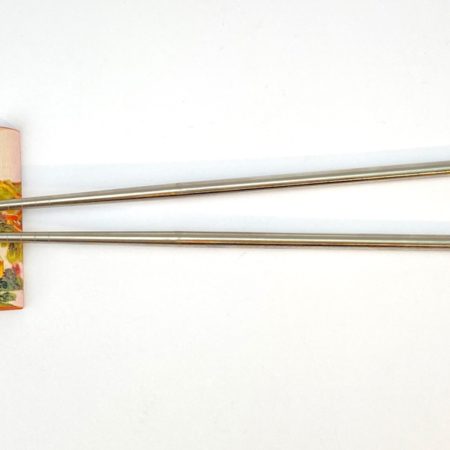 Den Kinesiske Butik fører et bredt udvalg af spisepinde også i metal og lakeret træ